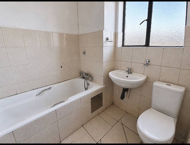 2 BEDROOM FLAT FOR SALE IN THREE RIVERS